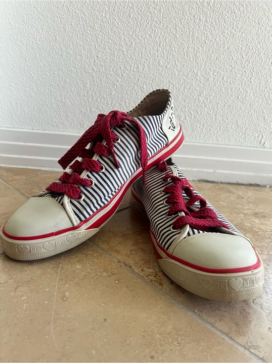Harajuku Lovers Shoes - Harajuka Lovers Navy & White Striped Sneakers with Red Accents